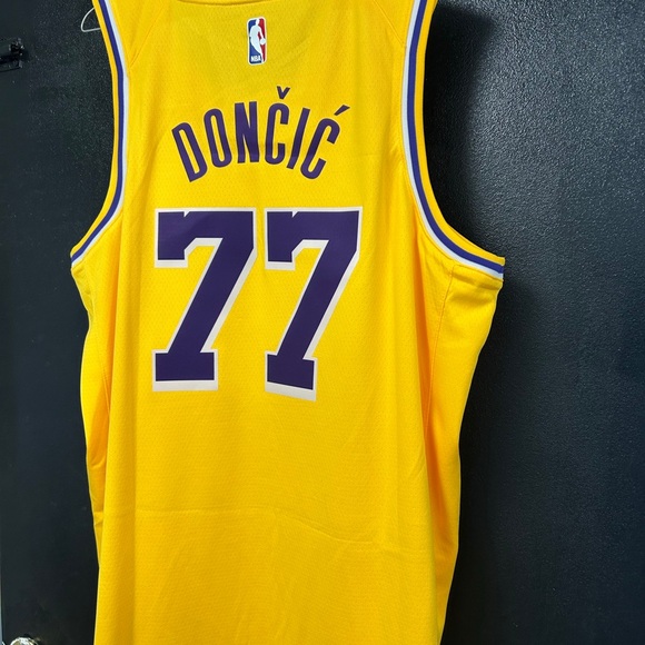 Nike LA Lakers Luka Doncic jersey - Picture 5 of 9